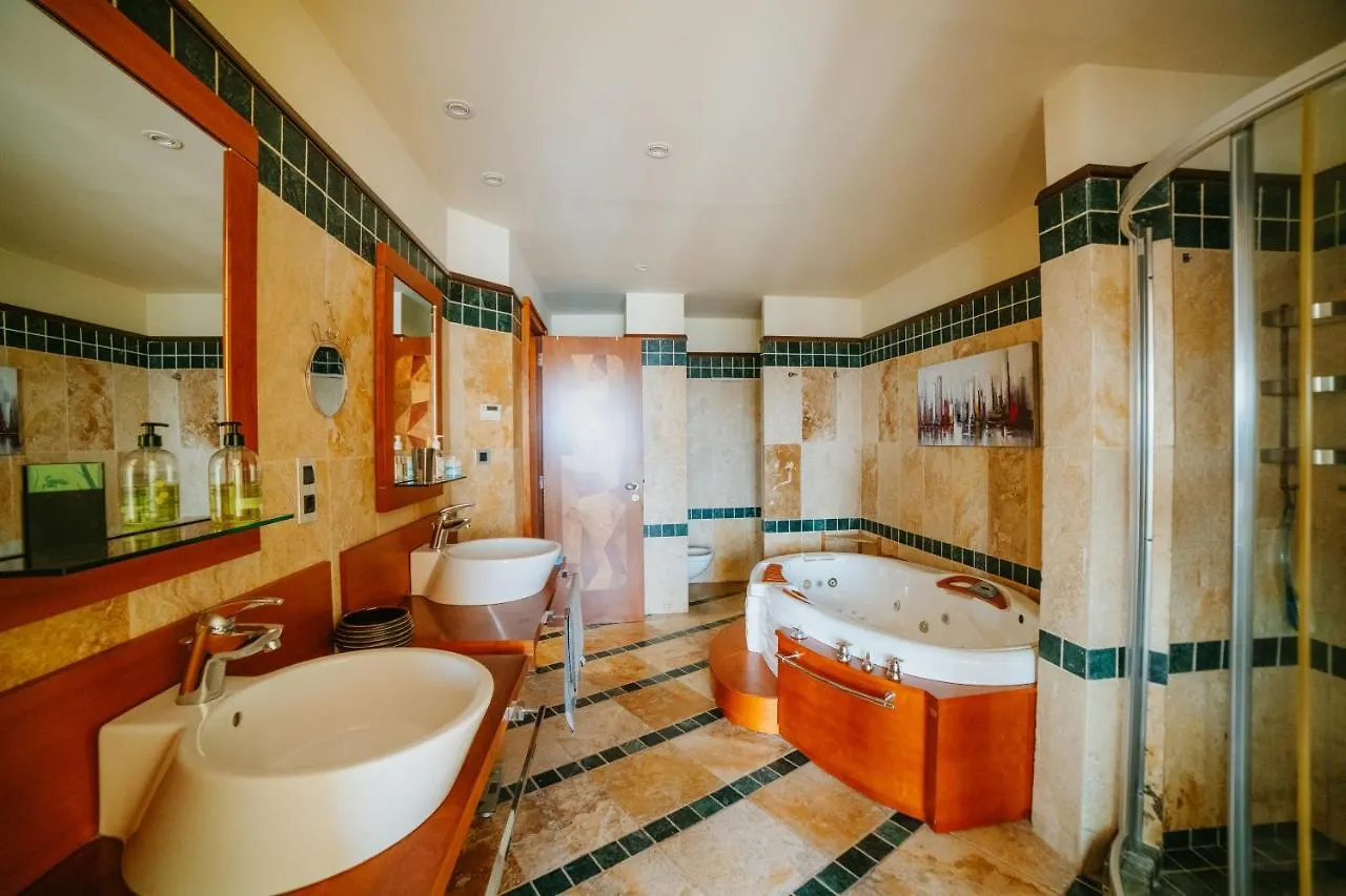 ホテルBellagio Luxury Penthouse ベナルマデナ